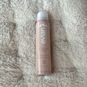 New Evian Mineral Spray
Glow Facial Mist with Natural Mineral Water - calm